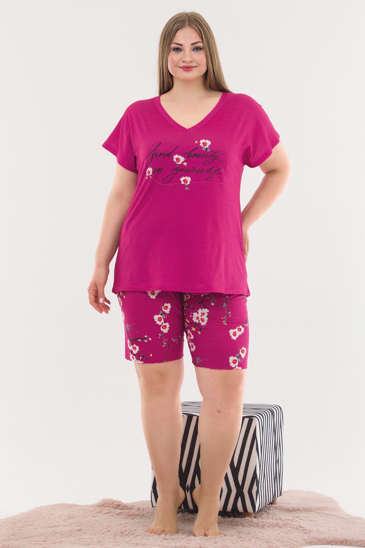 Fuşya Renk ve Çiçek Desenli Lady 10377 Büyük Beden Şortlu Pijama Takımı